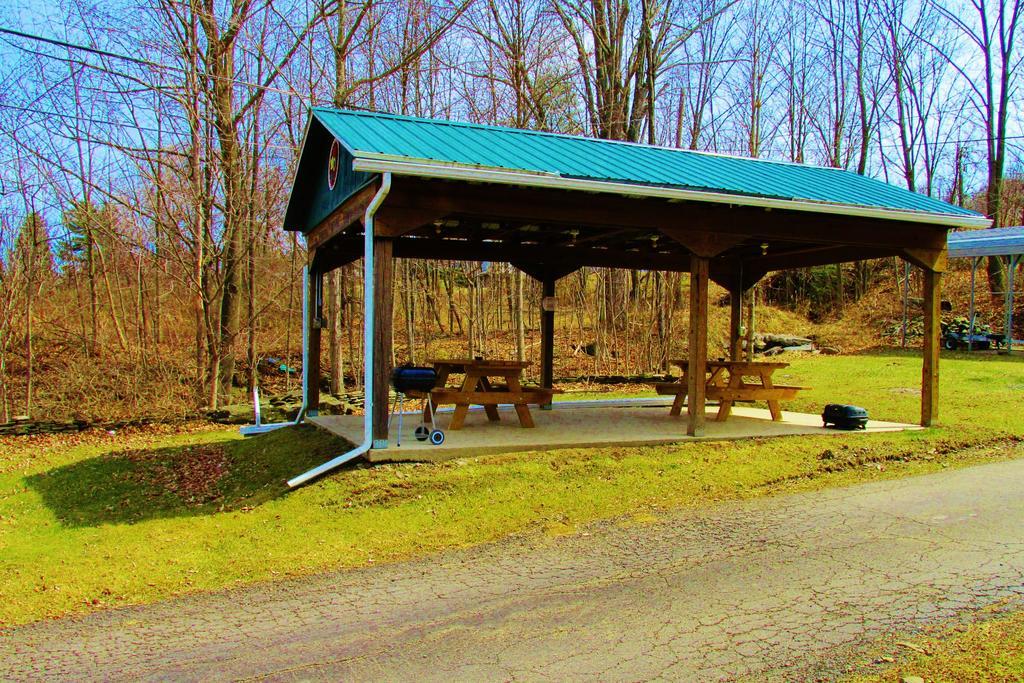 Crystal Springs Inn And Suites Towanda Extérieur photo