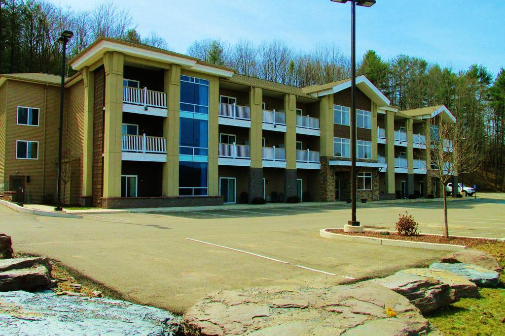 Crystal Springs Inn And Suites Towanda Extérieur photo
