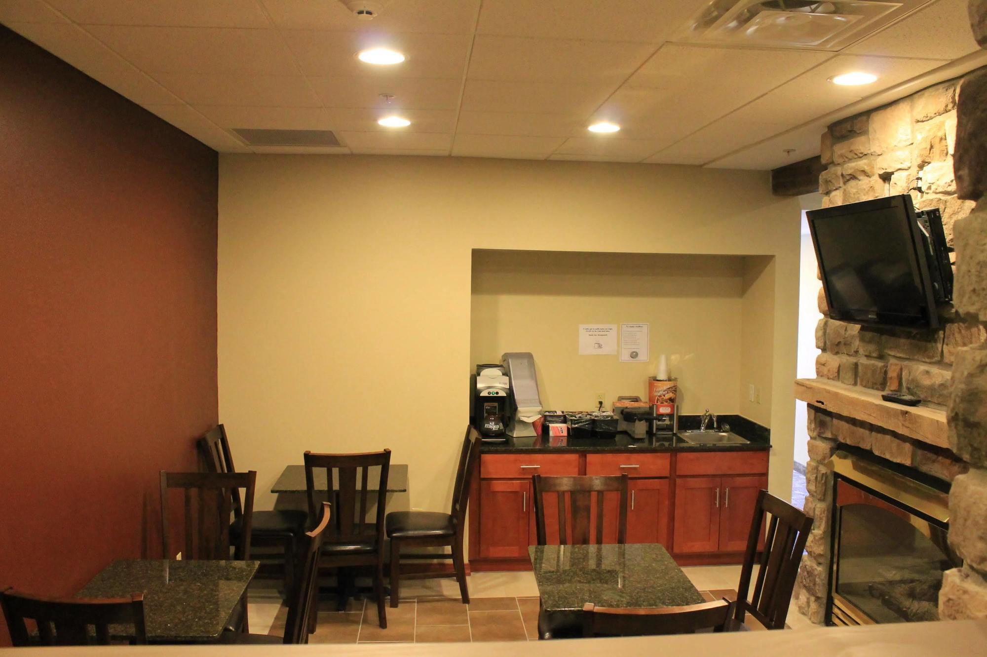 Crystal Springs Inn And Suites Towanda Extérieur photo
